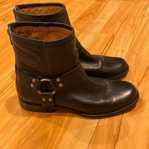 Frye boots- short zipper in back
